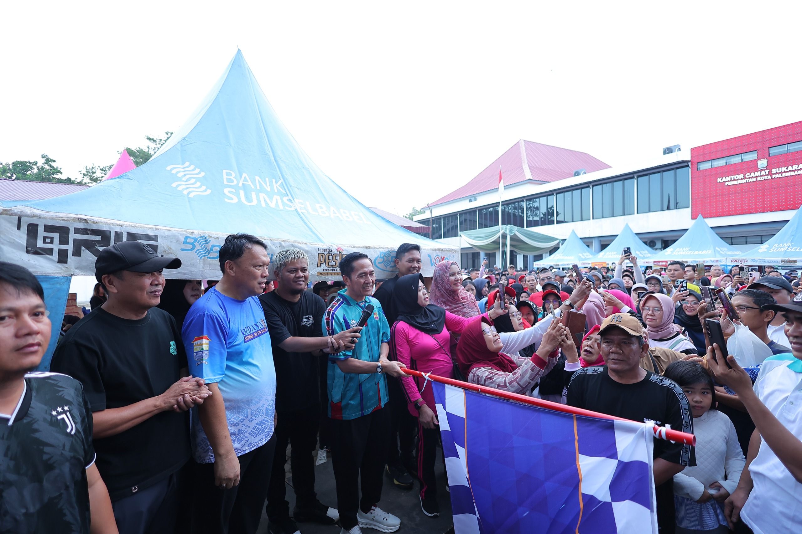 Semarak HUT Palembang, Ratu Dewa Buka Roadshow Jalan Sehat PALTV, Diikuti Ribuan Peserta
