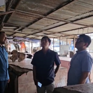 “Tindak Lanjuti Arahan Direksi, Perumda Pasar Palembang Jaya Gerak Cepat Perbaiki Atap Pasar Kebon Semai”