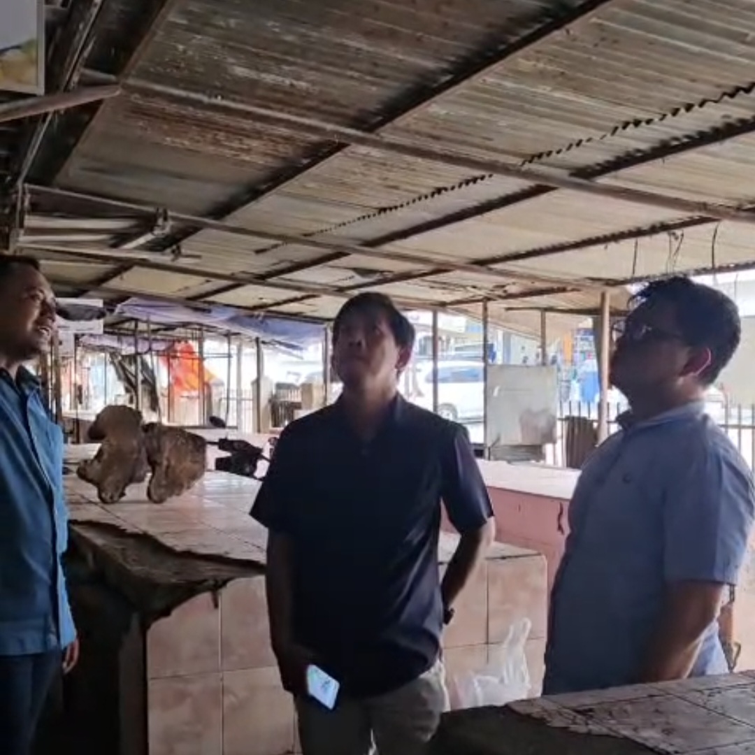 “Tindak Lanjuti Arahan Direksi, Perumda Pasar Palembang Jaya Gerak Cepat Perbaiki Atap Pasar Kebon Semai”