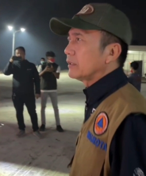 Wali Kota Palembang Tinjau Langsung Kebakaran Lahan di Gor Jakabaring