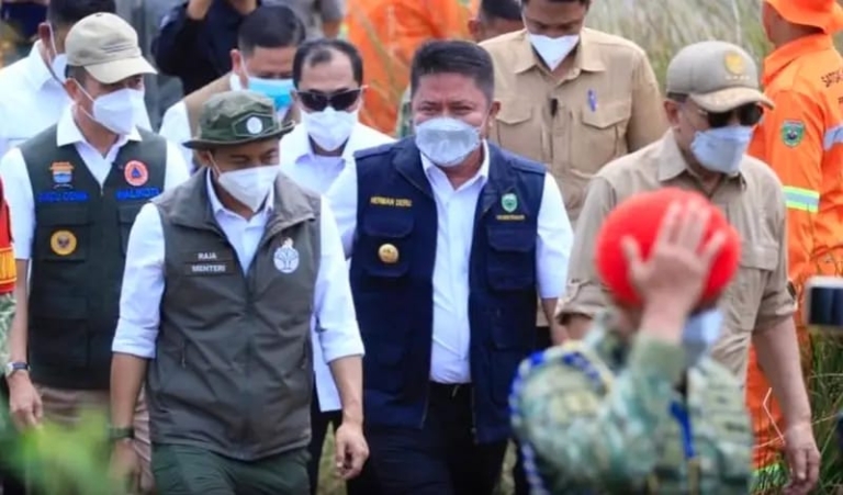 Ratu Dewa Dampingi Menko Polkam Tinjau Posko Karhutla di Kertapati